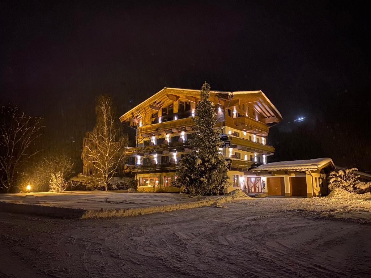 Dorferwirt Hotel Bramberg am Wildkogel Bagian luar foto