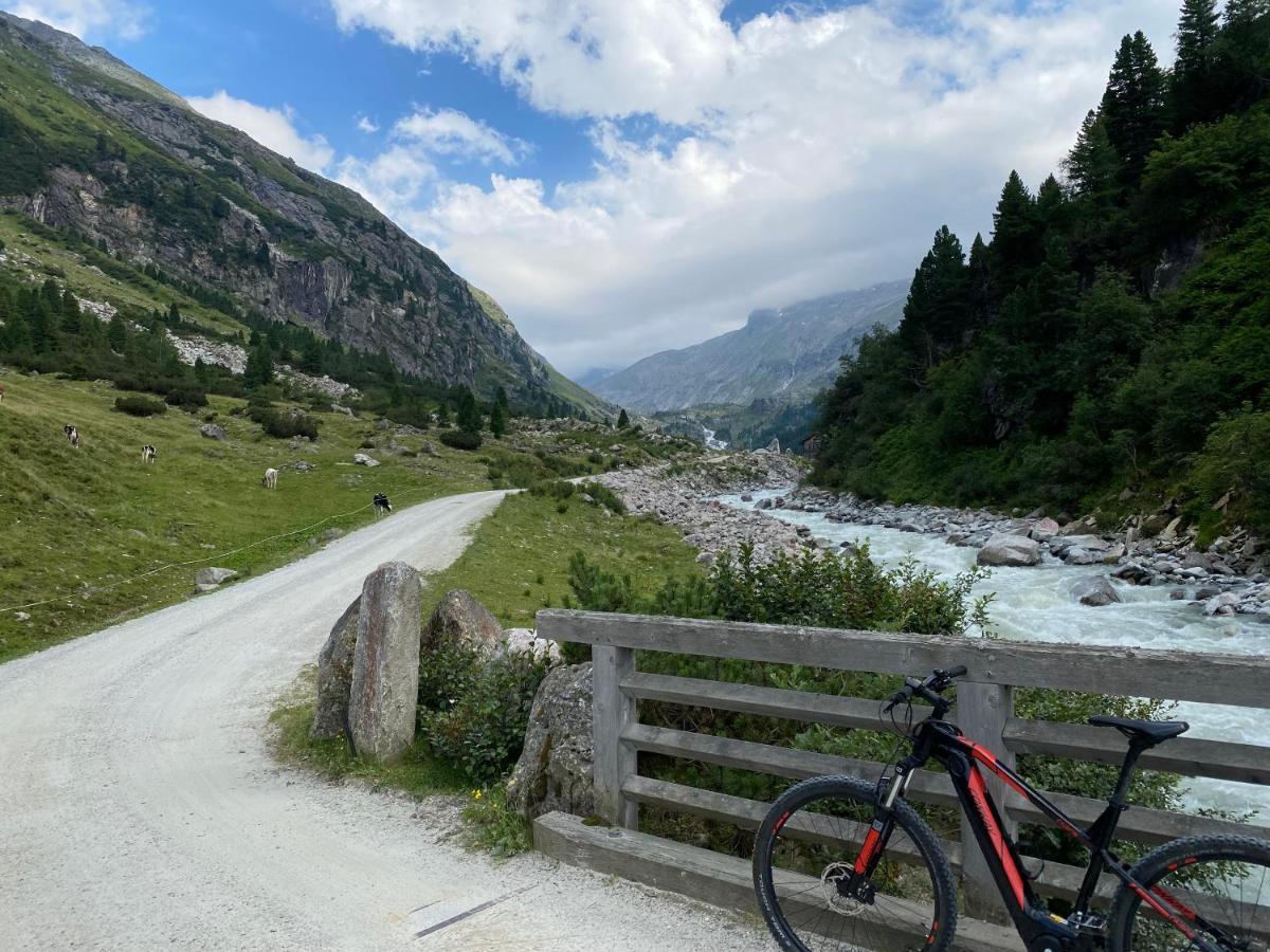 Dorferwirt Hotel Bramberg am Wildkogel Bagian luar foto